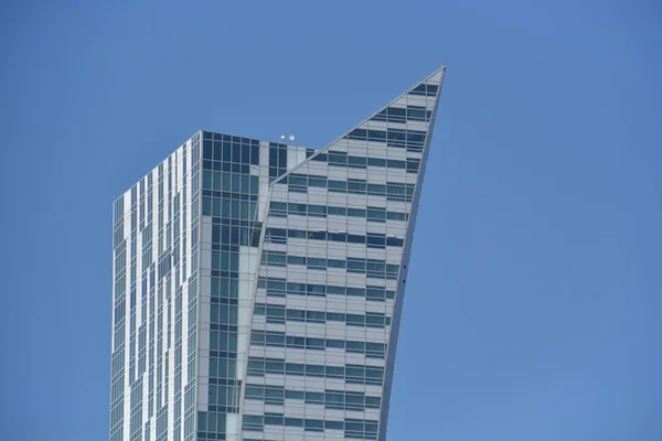 Vue moderne sur gratte-ciel — Photo