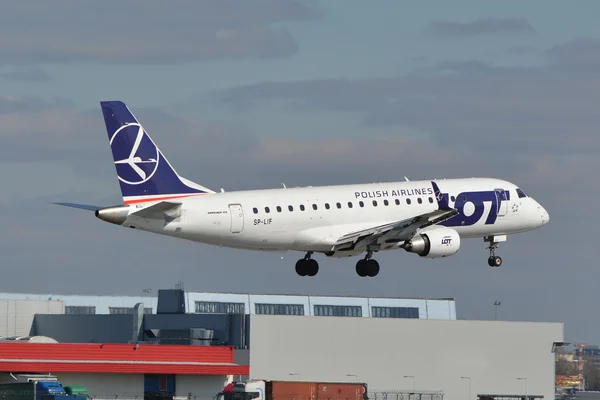 Embraer Erj 175 widok — Zdjęcie stockowe