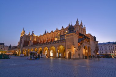 Cracow şehir gece görünümü