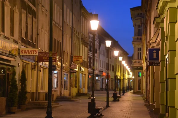 Żary staden Visa på natten — Stockfoto