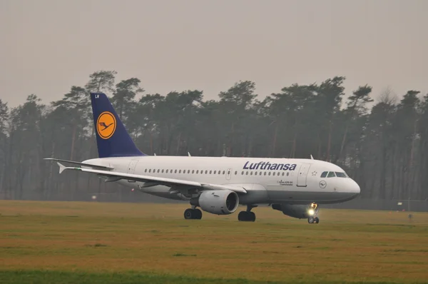 Lufthansa vliegtuig — Stockfoto