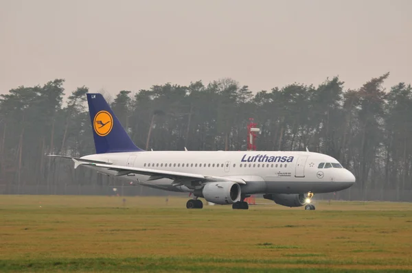 Lufthansa vliegtuig — Stockfoto