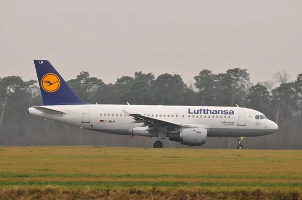 Lufthansa plane — Stock Photo, Image