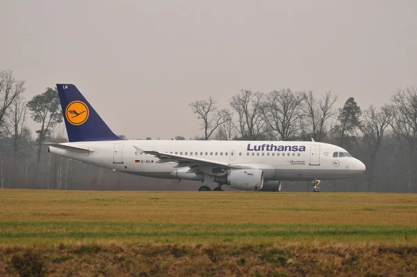 Lufthansa plane — Stock Photo, Image