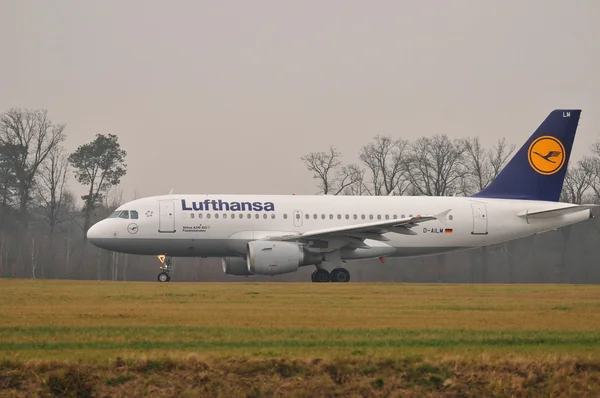 Lufthansa vliegtuig — Stockfoto