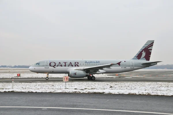 Avião A7-AHE da Qatar Airways — Fotografia de Stock