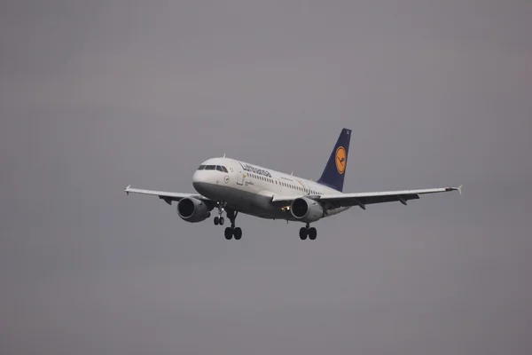 Lufthansa plane D-AILU — Stock Photo, Image