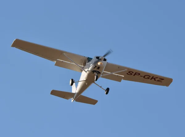 Kleine vliegtuig landing — Stockfoto