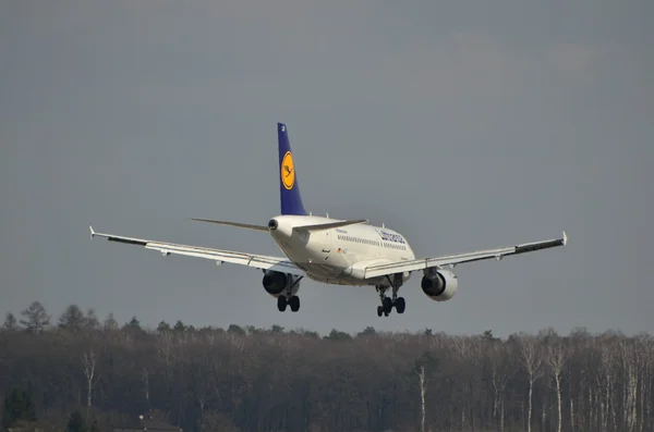 Lufthansa vliegtuig Airbus A319 — Stockfoto