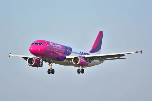 Samolot Wizzair ha-Lwp — Zdjęcie stockowe