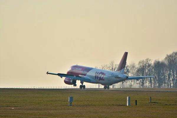 Га-Lwp Wizzair літак — стокове фото