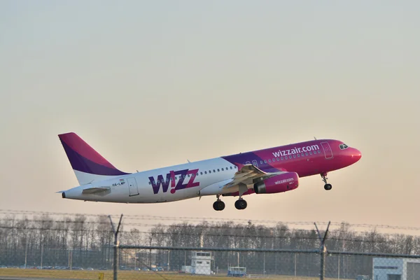 HA-LWP Wizzair avion — Fotografie, imagine de stoc