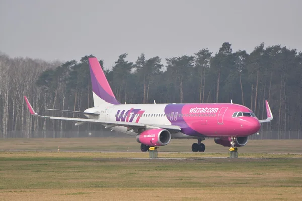 Wizzair avion — Fotografie, imagine de stoc