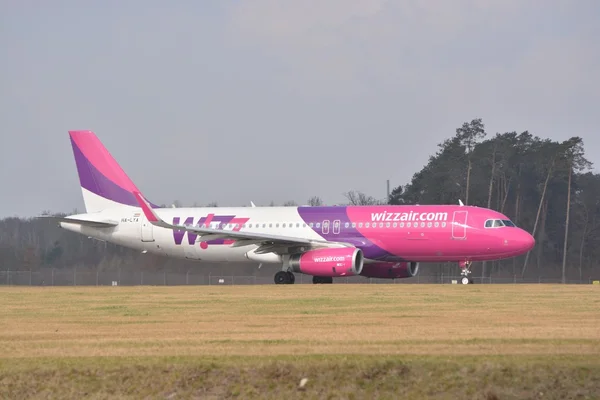 Wizzair avion — Fotografie, imagine de stoc