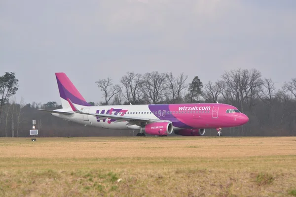 Samolot wizzair — Zdjęcie stockowe