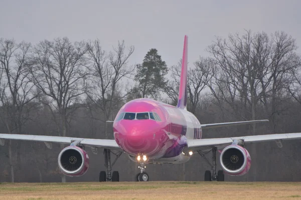 Wizzair avion — Fotografie, imagine de stoc