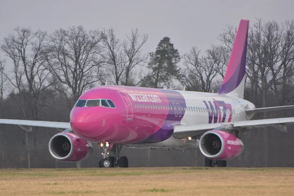 Wizzair avion — Fotografie, imagine de stoc