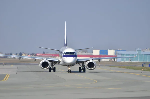 Embraer Erj 170 Pll 多 — 图库照片