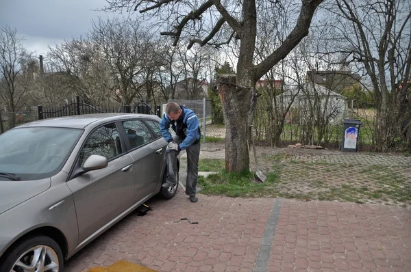 Wheel changing — Stock Photo, Image