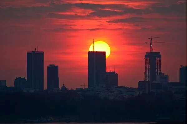 Varşova şehir merkezinde günbatımı — Stok fotoğraf