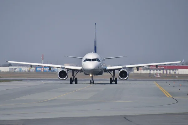 Lufthansa plane — Stock Photo, Image