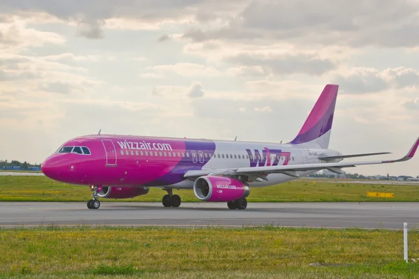 Wizzair avion HA-LWX — Fotografie, imagine de stoc