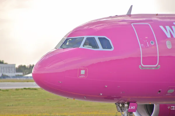 Wizzair avion HA-LWX — Fotografie, imagine de stoc