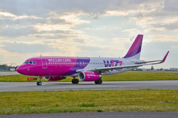 Aereo Wizzair HA-LWX — Foto Stock