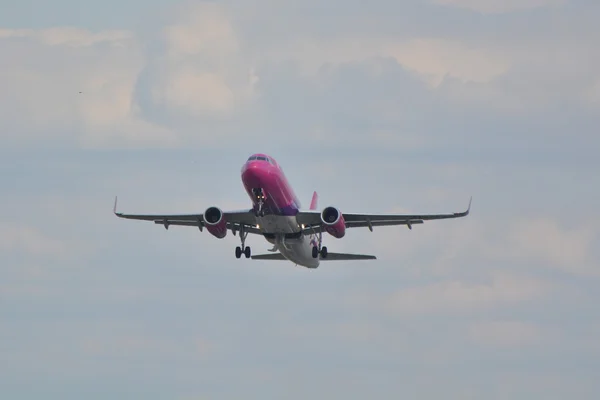 HA-LYH plane Wizzair — Stock Photo, Image