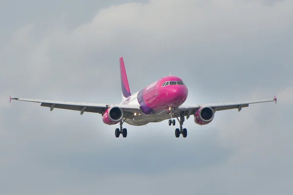 HA-LPV avion Wizzair — Fotografie, imagine de stoc