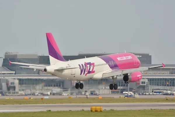 HA-LPV avion Wizzair — Fotografie, imagine de stoc