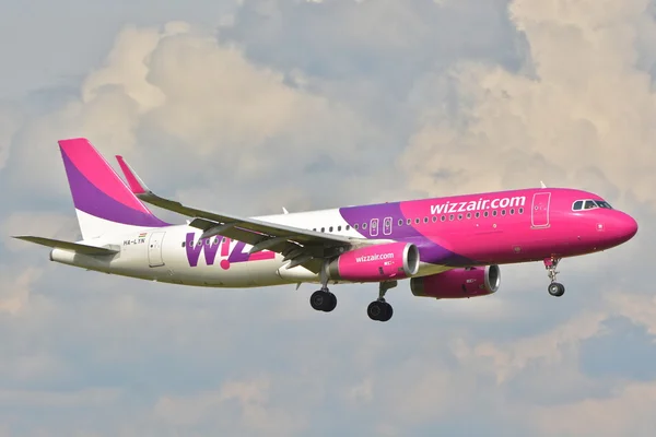 Arası WizzAir uçak
