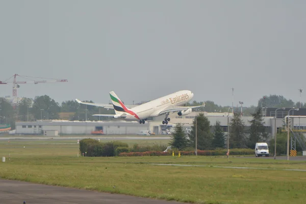 Emirates plane — Stock Photo, Image