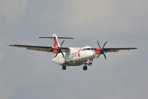 Flugzeug der tschechischen Fluggesellschaft — Stockfoto