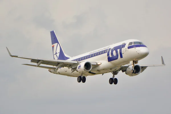 Embraer Erj 175 Std Stockfoto