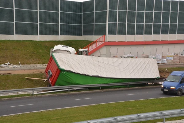 Kamyon kaza görünümü