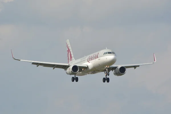 Qatar Airways-vliegtuig — Stockfoto