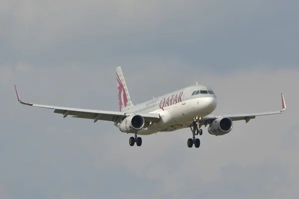 Avião da Qatar Airways — Fotografia de Stock