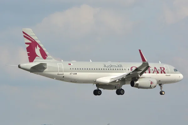 Qatar Airways-repülőgép — Stock Fotó