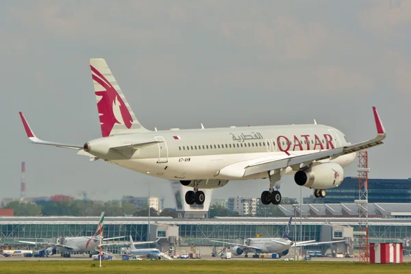 카타르 항공 비행기 — 스톡 사진