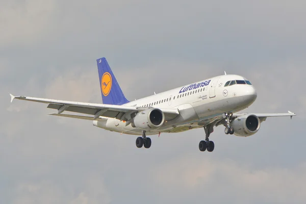 De weergave van de Airbus A319 van Plane — Stockfoto