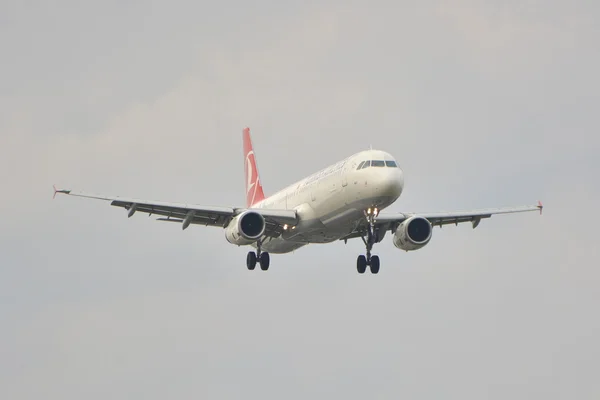 Flugzeug der türkischen Fluggesellschaft — Stockfoto