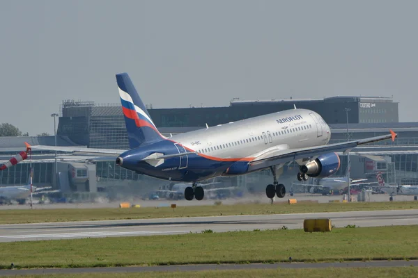 Aeroflot plane landing — Stock Photo, Image