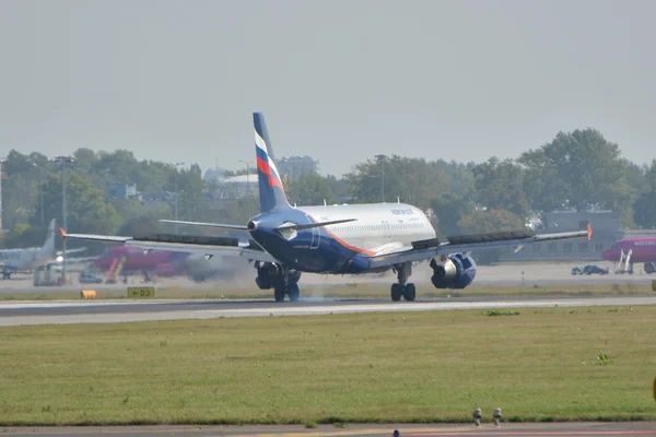 Aeroflot plane landing — Stock Photo, Image