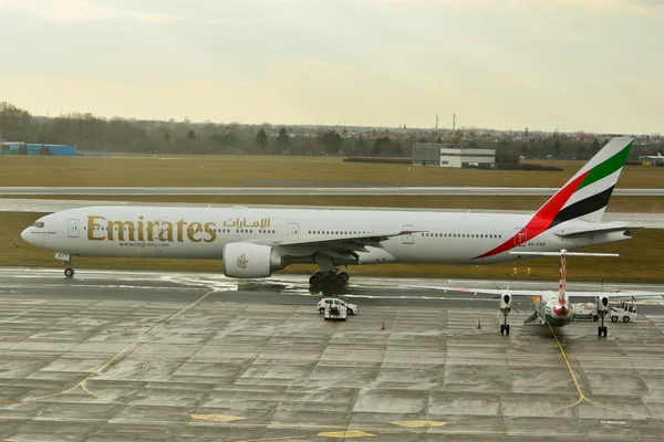 Vue départ avion Emirates — Photo