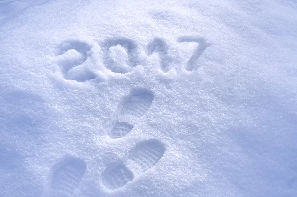 Nouvel An 2017 salutations, empreintes de pas dans la neige, nouvelle année 2017, 2017 carte de voeux Images De Stock Libres De Droits