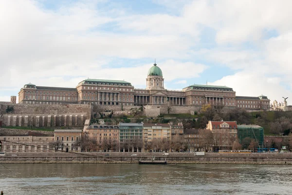 Kungliga slottet och Donau floden i Budapest i Ungern — Stockfoto