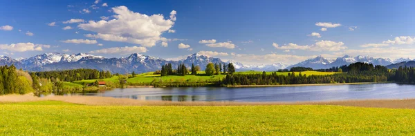 Panorama paisagem na Baviera com belo lago — Fotografia de Stock