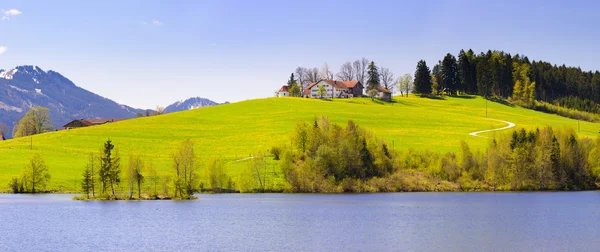 Panorama landschap met bergen van de Alpen in Beieren — Stockfoto
