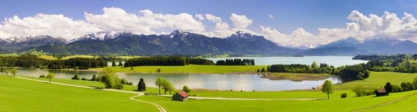 Paisaje panorámico con montañas de los Alpes en Baviera —  Fotos de Stock